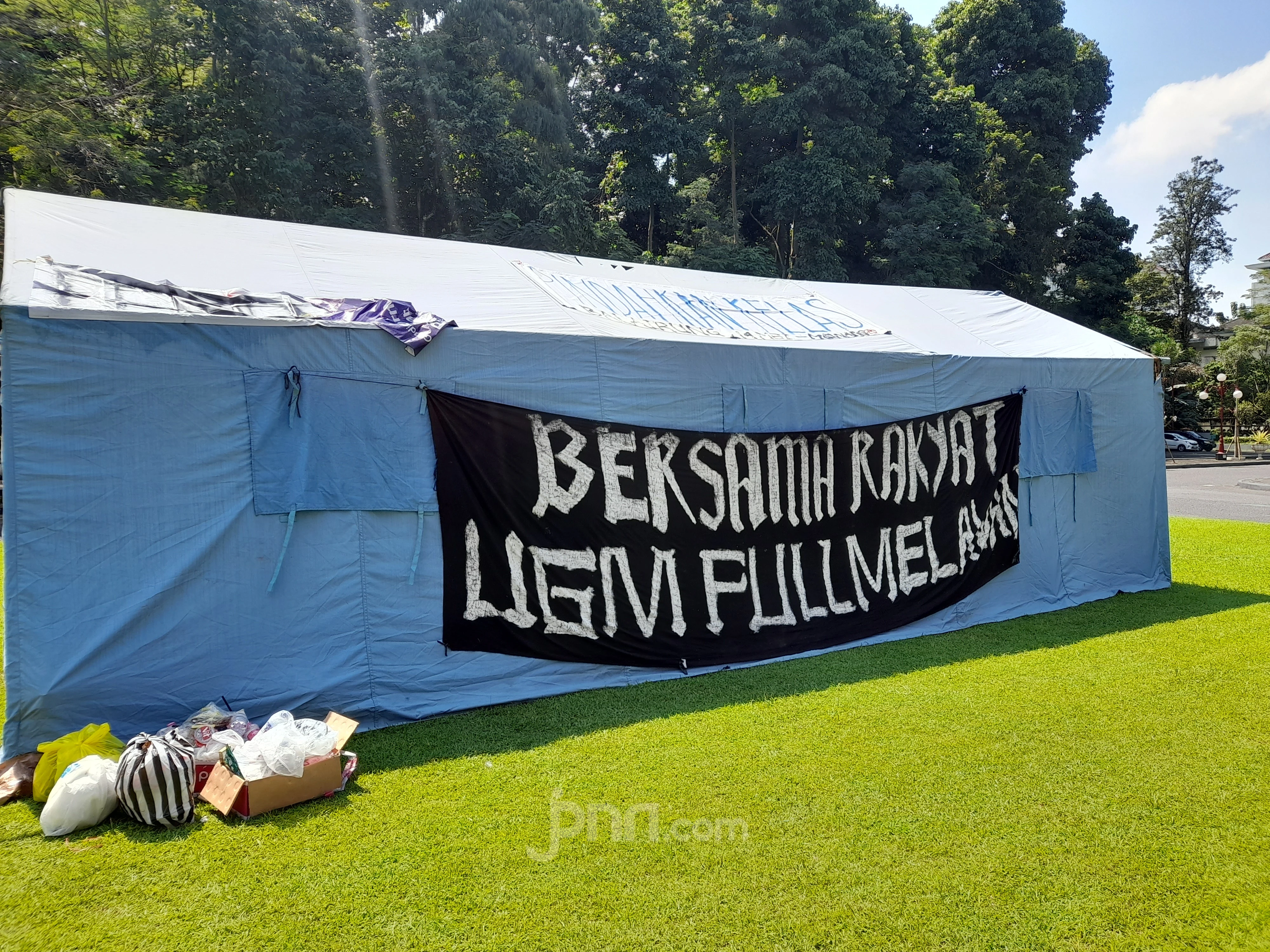 UGM Merespons Mahasiswa yang Kamping di Depan Rektorat , Warek: Itu Lumrah