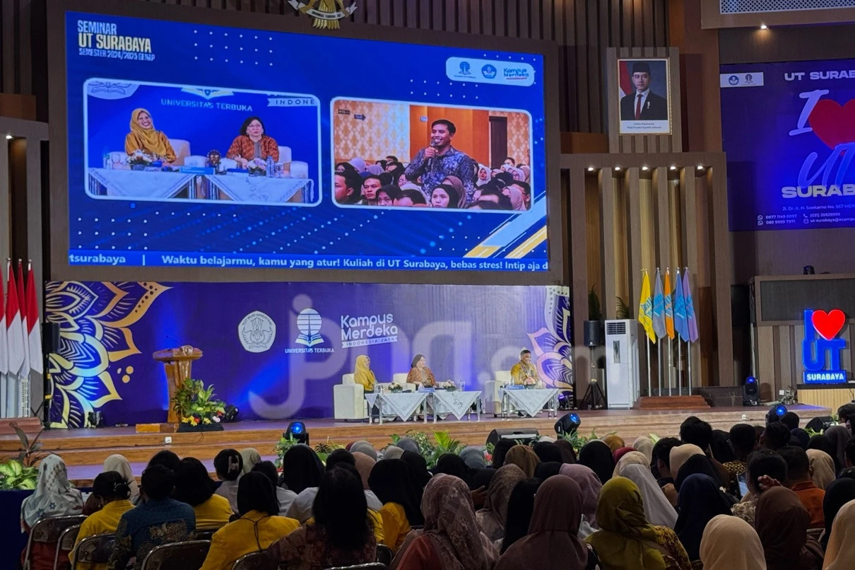 UT Surabaya Bekali Ribuan Calon Wisudawan dengan Seminar Mandiri Finansial