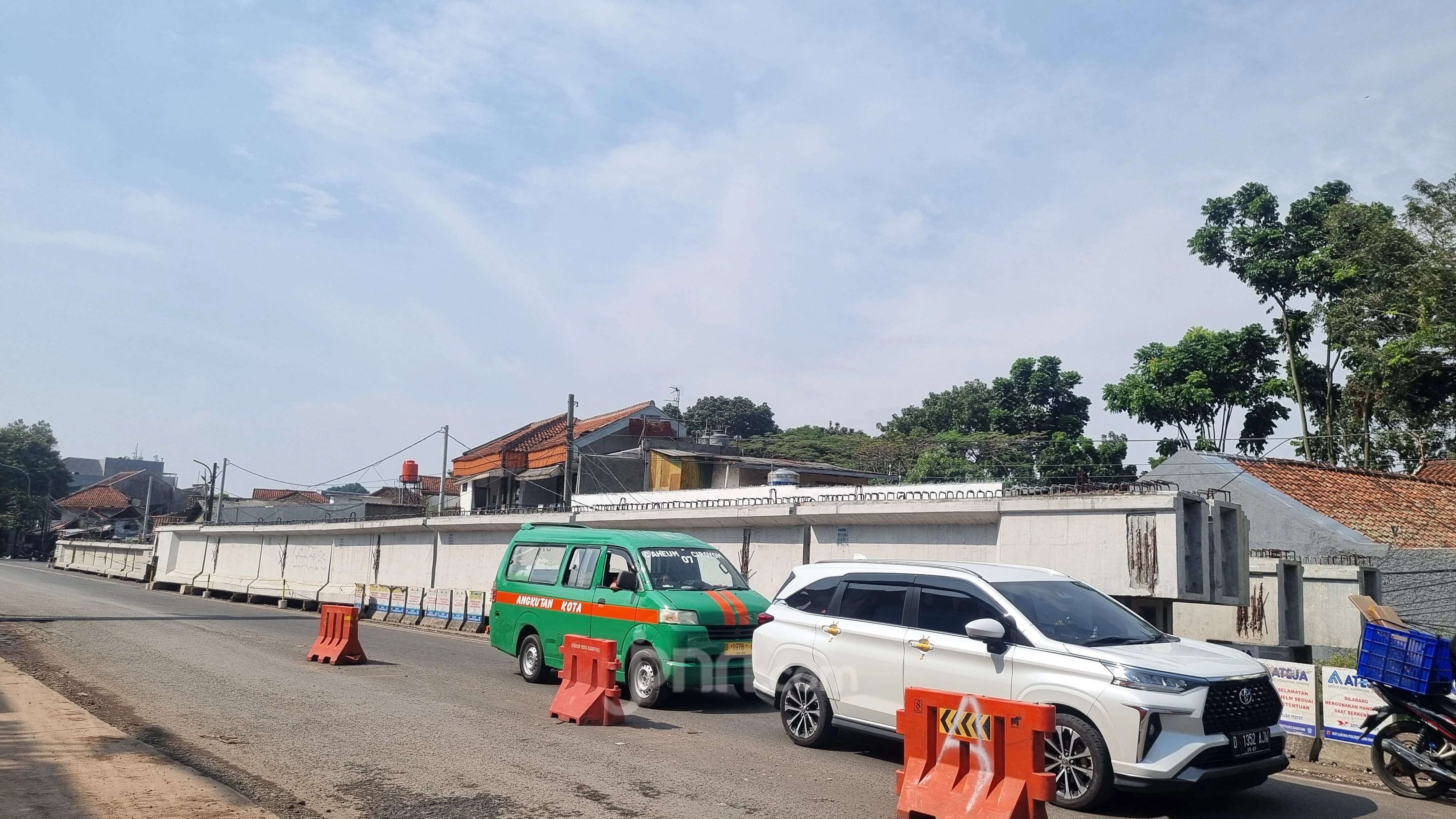 Warga Sebut Pembangunan Flyover Nurtanio Molor Jadi Biang Kerok Kemacetan di Sekitar Jalan Garuda