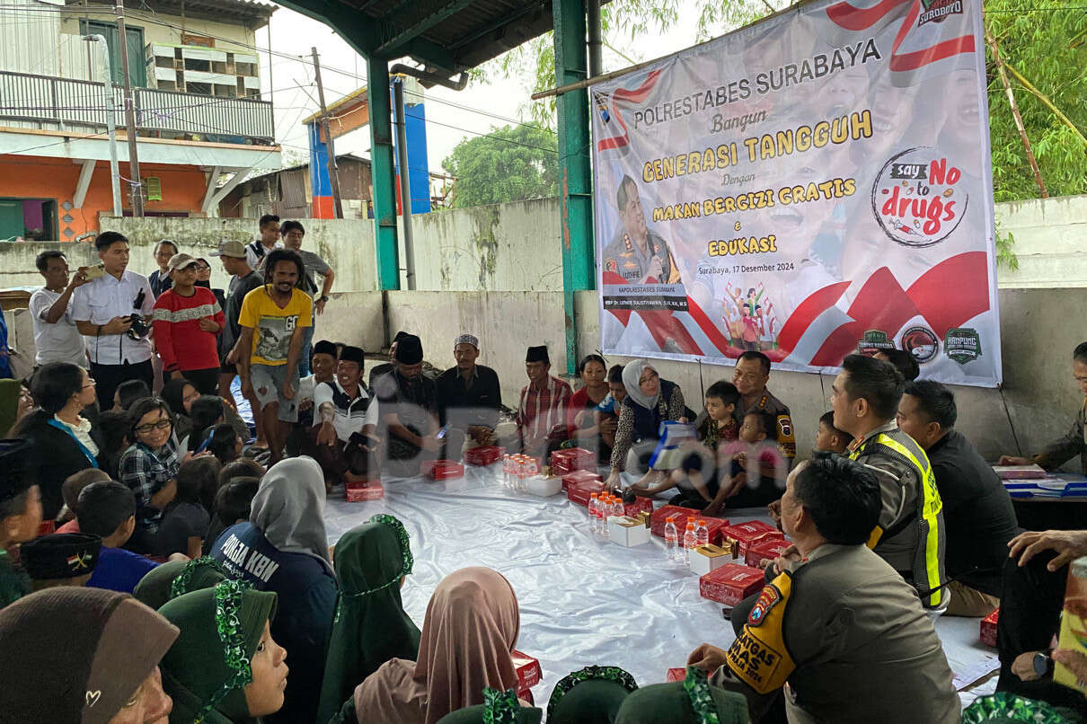 Senangnya Warga Dukuh Kupang Barat Surabaya Saat Dapat Makan Bergizi Gratis