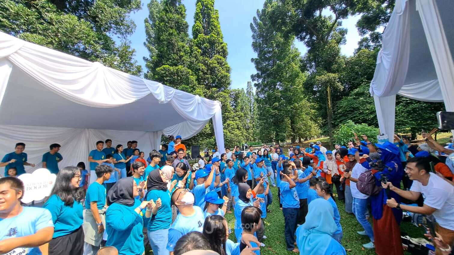 Puluhan Anak Down Syndrome Bermain dan Belajar di Kebun Raya Bogor