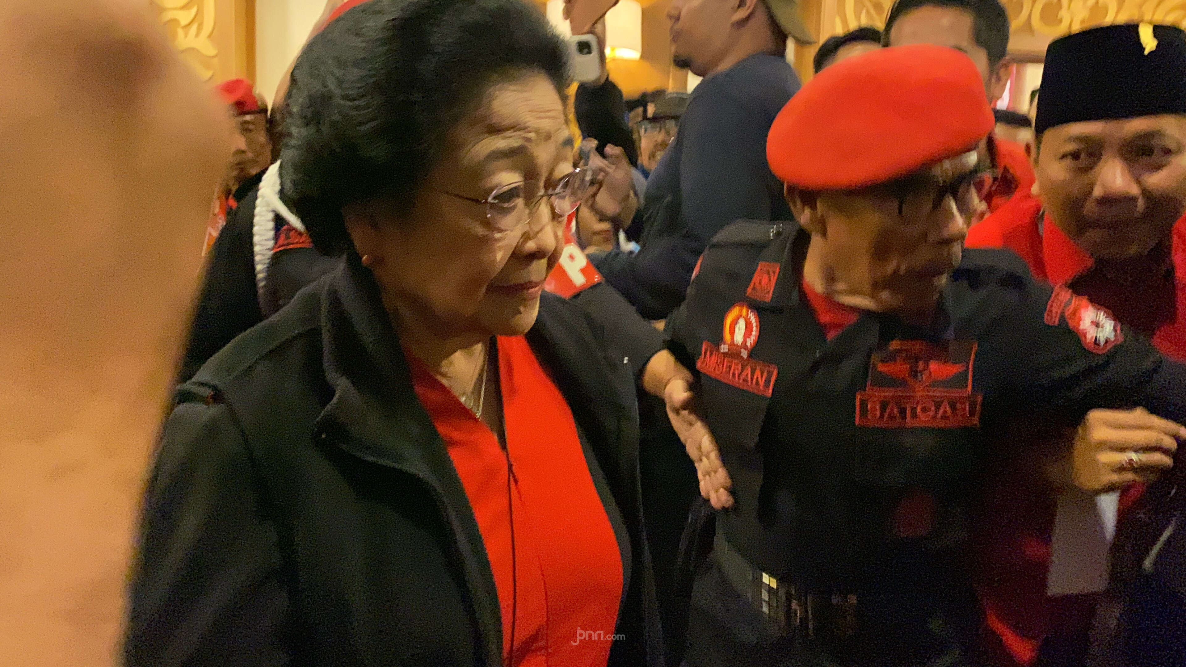 Megawati Beri Mandat Ribuan Kader untuk Prioritaskan Kemenangan Risma-Gus Hans