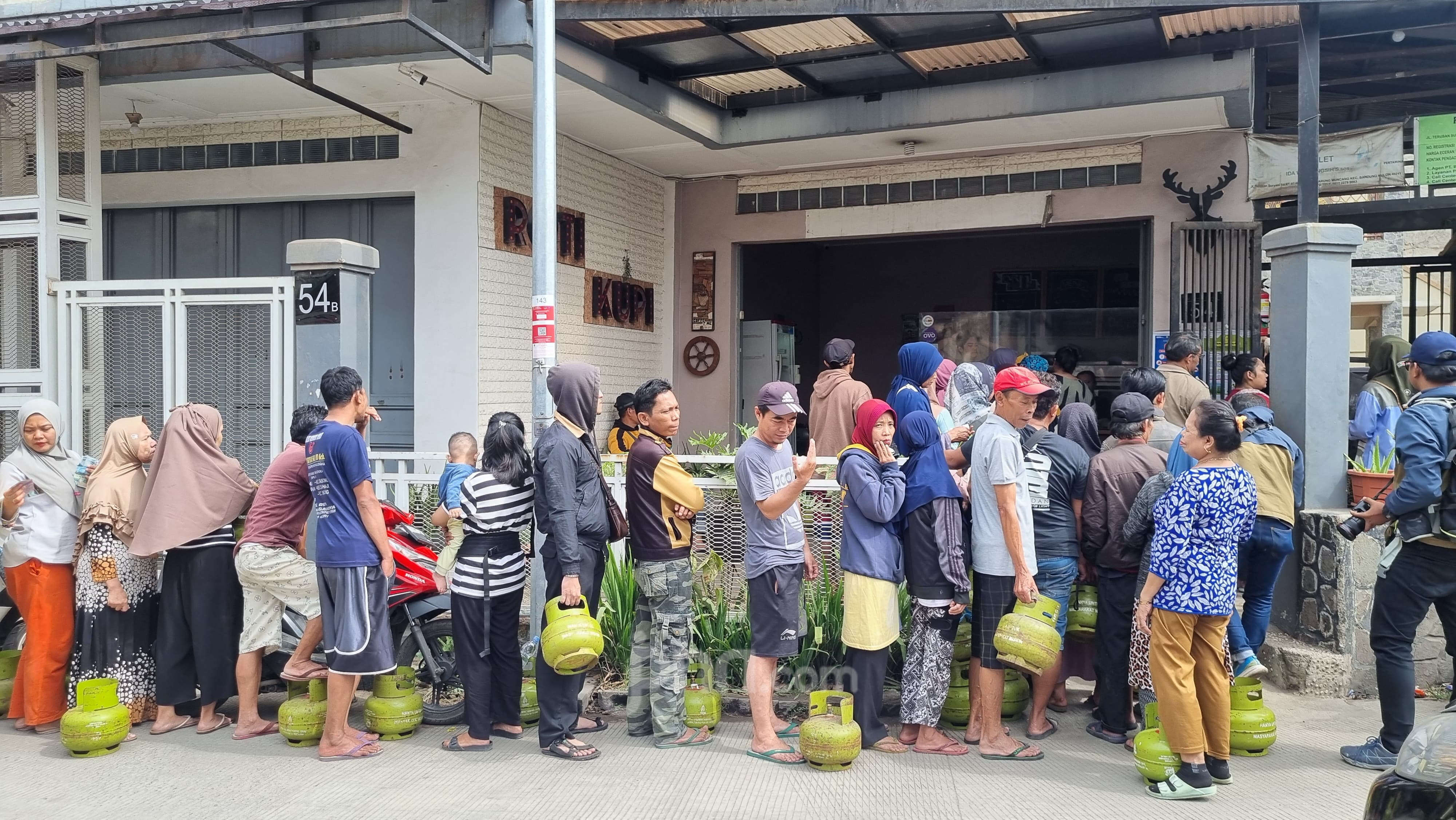 A Koswara Ungkap Faktor Langkanya LPG 3 Kilogram di Bandung