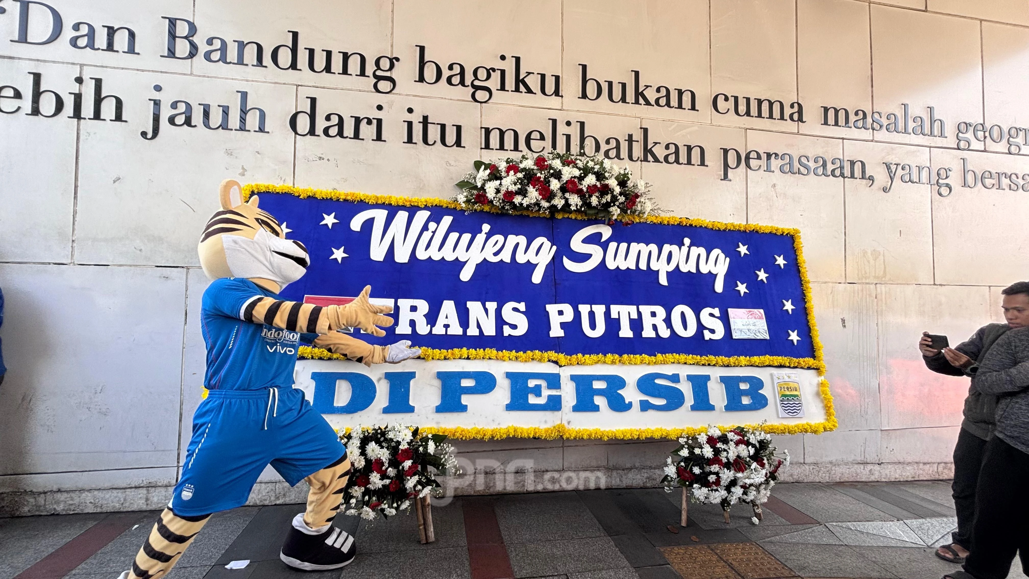 Persib Resmi Perkenalkan Bek Timnas Irak sebagai Rekrutan Baru