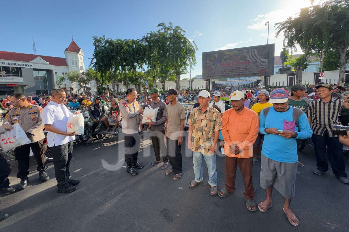 Wujud Syukur 28 Tahun Pengabdian, Alumni Akpol 1996 Bakti Sosial Bareng Abang Becak