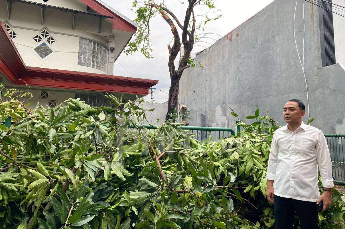 Surabaya Dilanda Angin Puting Beliung, 25 Atap Rumah Warga Berterbangan