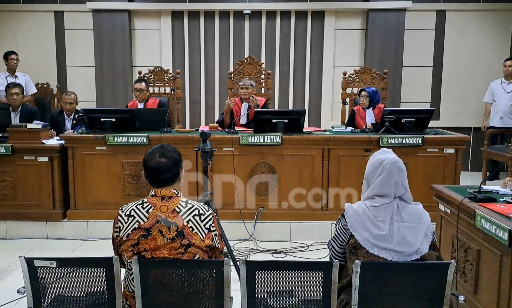 Mbak Ita & Suami Jalani Sidang Perdana Dugaan Korupsi di Pengadilan Tipikor Semarang