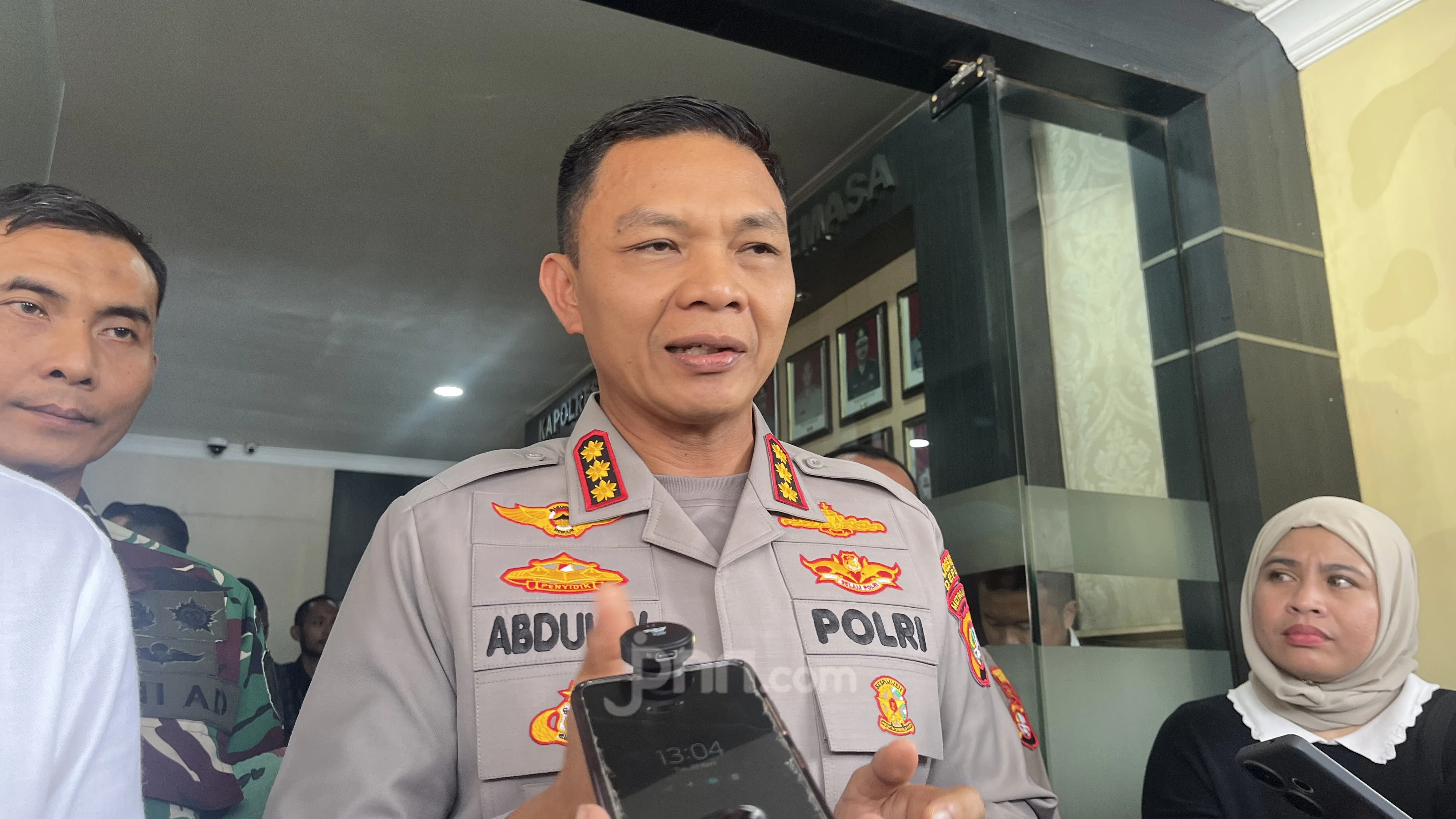 6 Orang Jadi Tersangka Dalam Kasus Pembakaran Mobil Polisi di Depok, Beberapa Masih DPO!