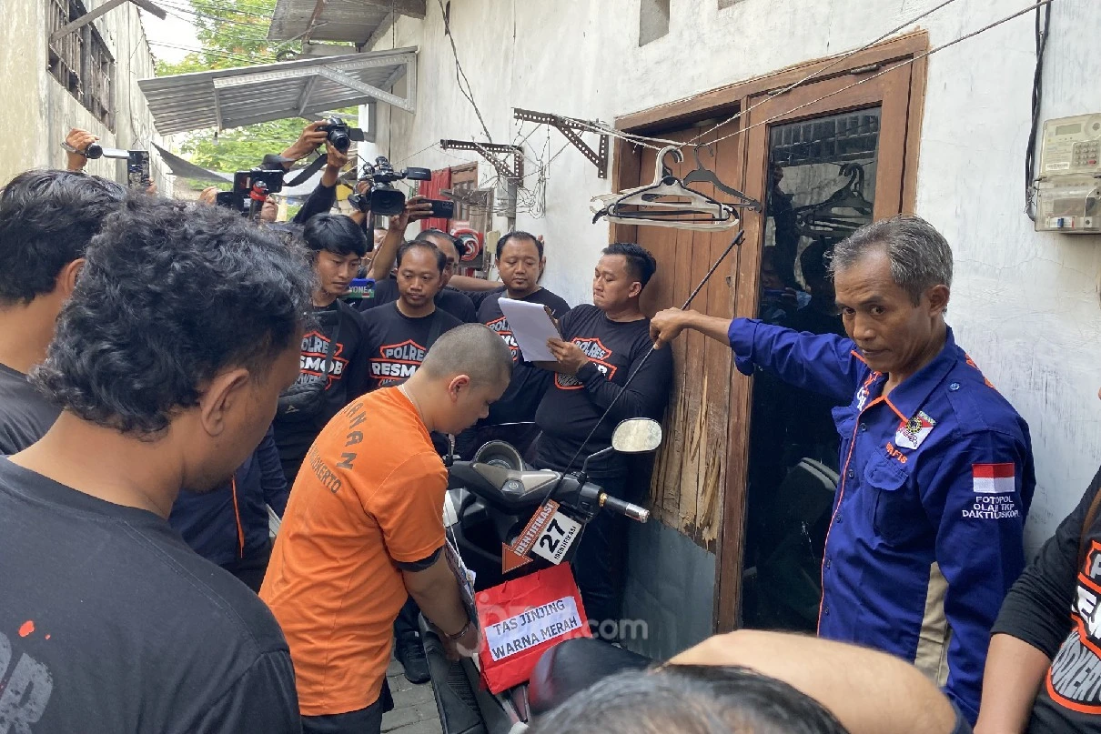 Rekontruksi Kasus Mutilasi, Alvi Bunuh Tiara di Lantai 2, Potong Tubuh di Lantai 1