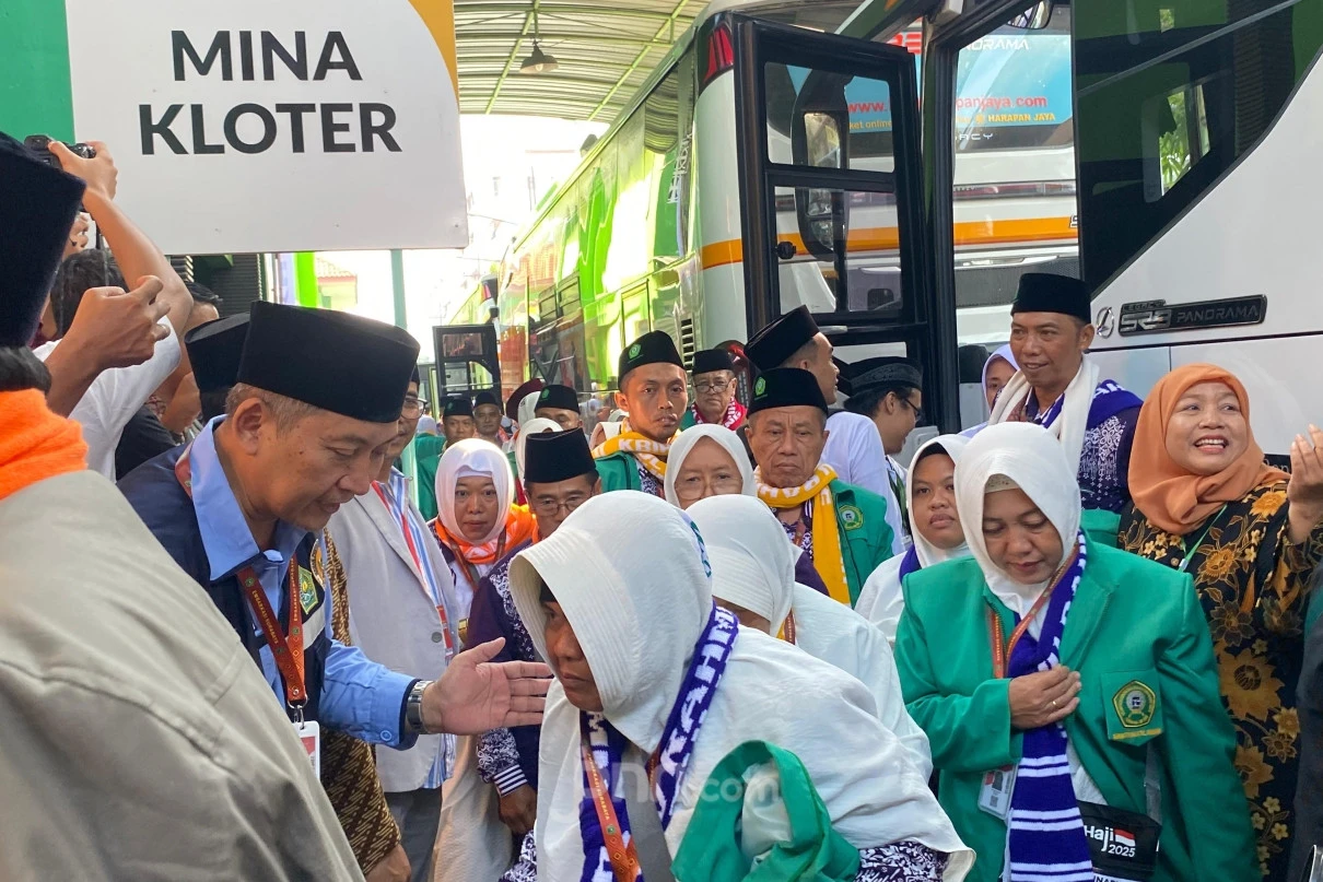 PPIH Embarkasi Surabaya Temukan JCH Bawa Rokok Melebihi Batas