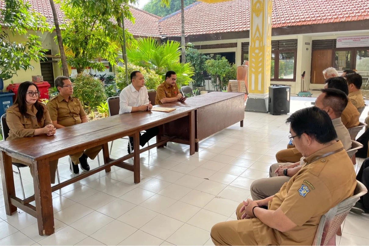 Pegawai Kelurahan Kebraon Surabaya Lakukan Pungli Pengurusan KK, Hampir Dipecat