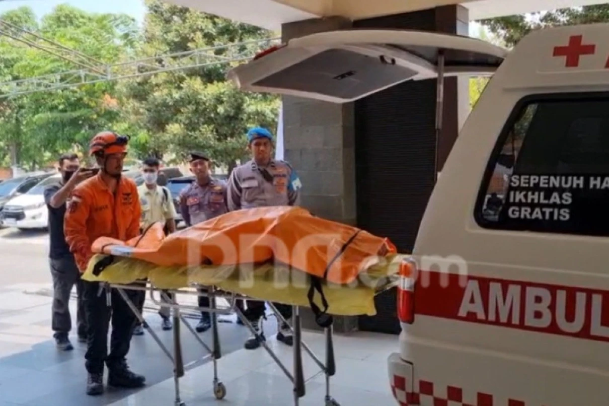 4 Korban Meninggal dalam Tragedi Ponpes Al Khoziny Dievakuasi ke RS Bhayangkara
