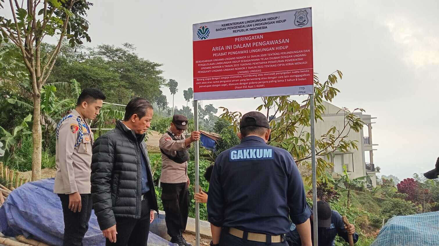 Diduga Jadi Biang Kerok Banjir di Kecamatan Cijeruk, 2 Perusahan Bogor Ini Dipasangi Garis PPLH KLH