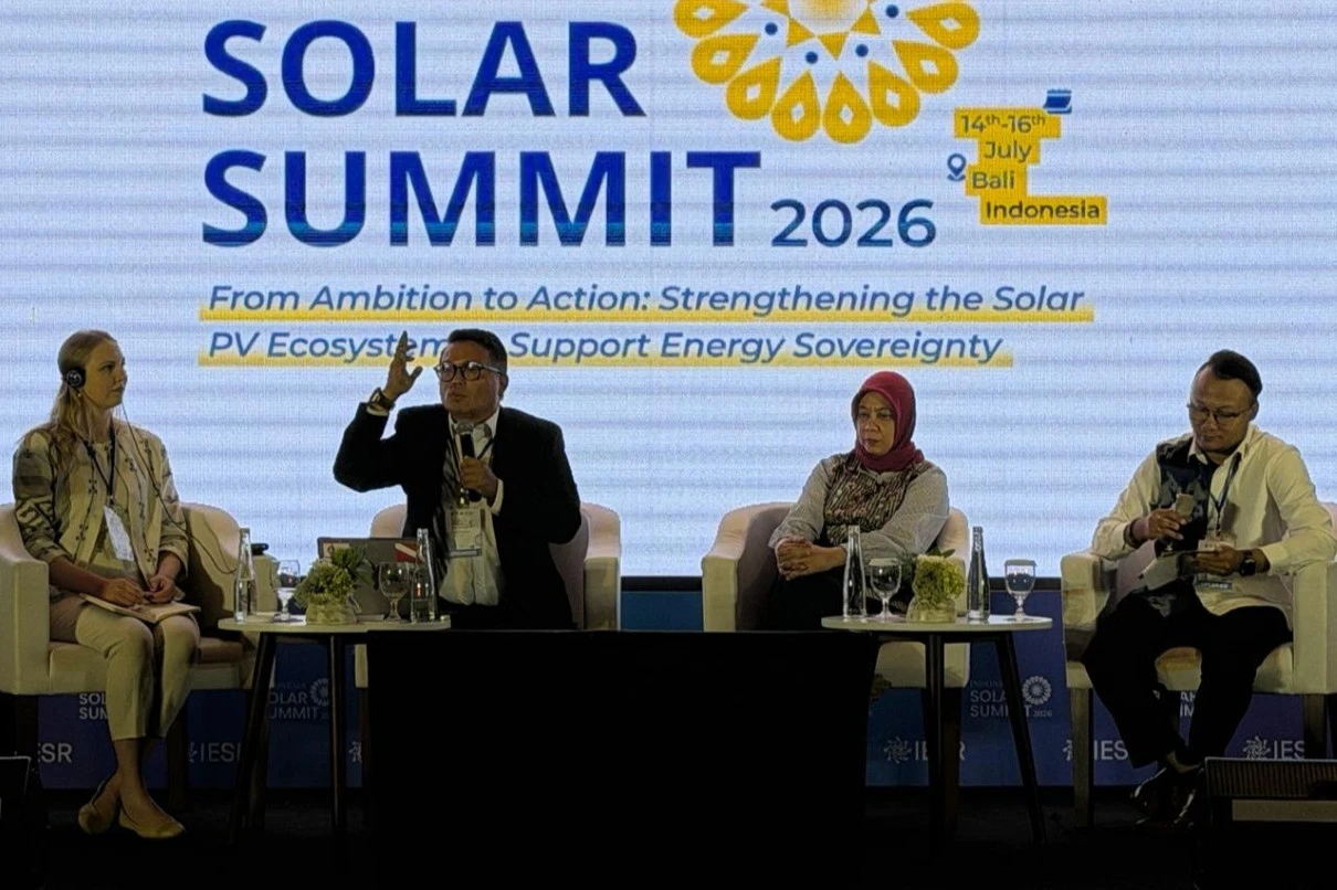Target 100 GW dan Bottleneck Energi Surya Indonesia