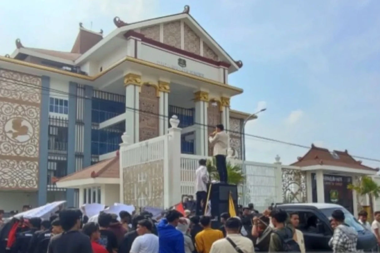 Didemo Mahasiswa, Dinsos Sumenep Bantah Lakukan Penggelembungan Data Warga Miskin