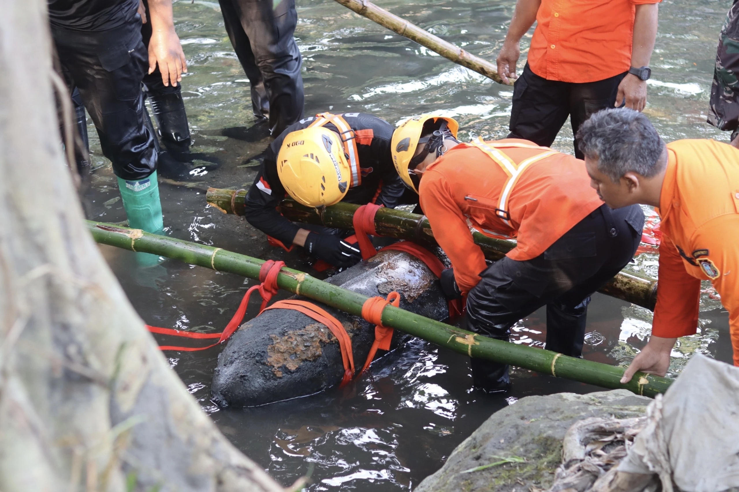 Geger! Bom Udara Aktif Ditemukan di Sungai Blitar