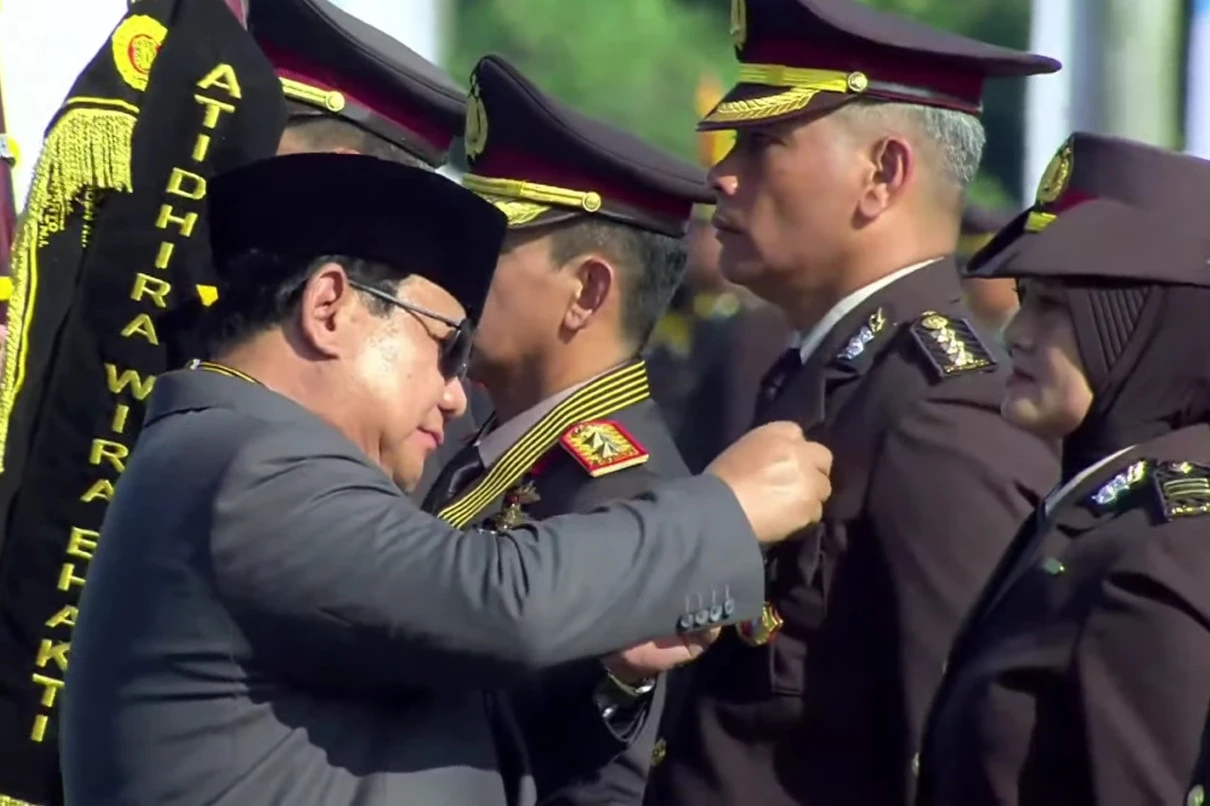 Kombes Leonard Sinambela Terima Bintang Bhayangkara Nararya dari Presiden Prabowo