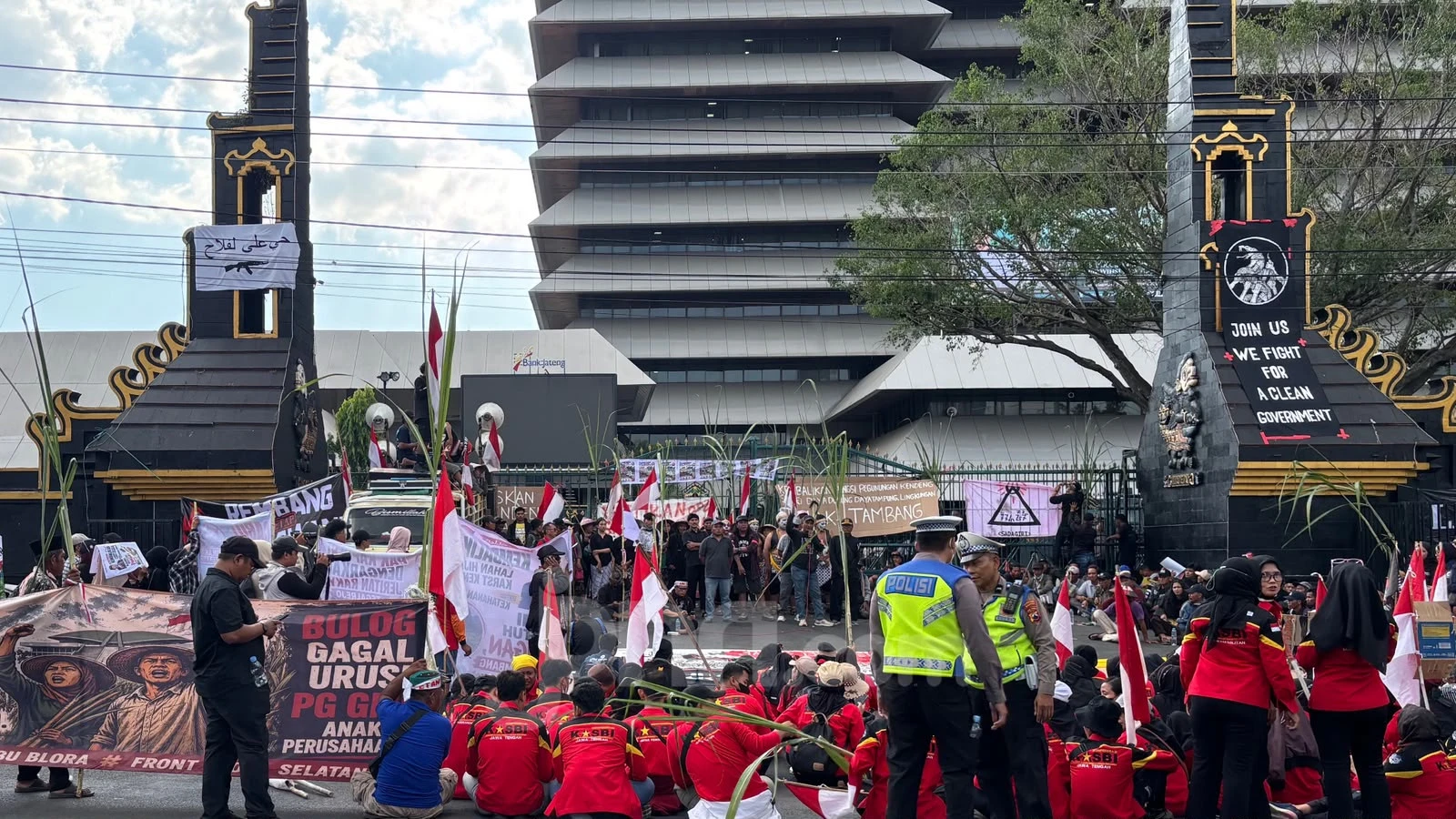 Ramai-ramai Gerakan Jateng Guyub, Ini Tuntutan untuk Gubernur Luthfi