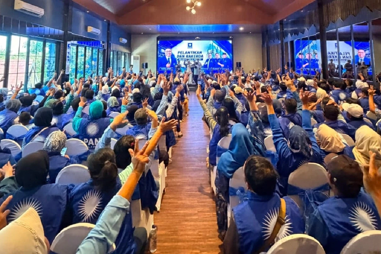 Perkuat Struktur, PAN Surabaya Lantik 500 Sukarelawan dan Pengurus DPC