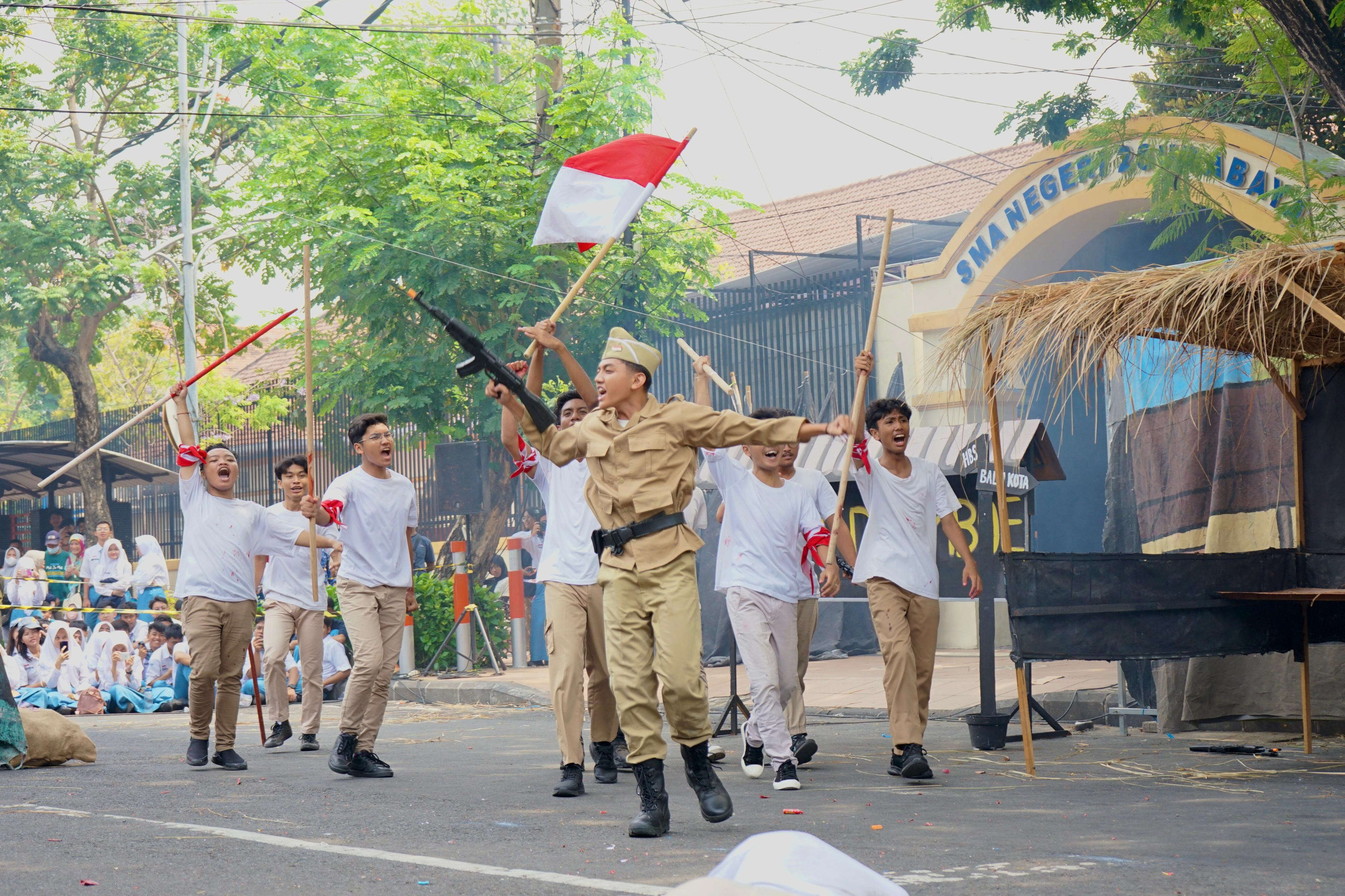 Tumbuhkan Rasa Nasionalisme di Hari Pahlawan, SMAN 2 Surabaya Gelar Drama Kolosal