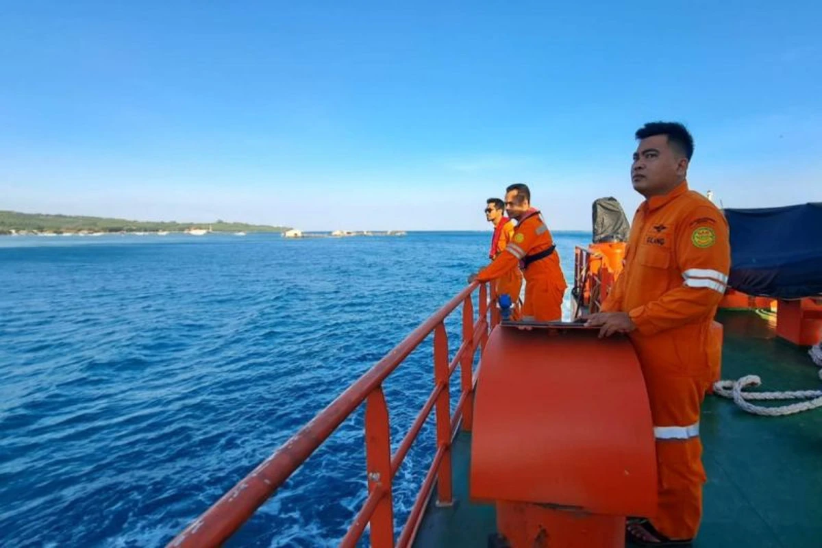 Tujuh Awak KM Soneta Tenggelam di Perairan Karimunjawa, Tim SAR Lakukan Pencarian