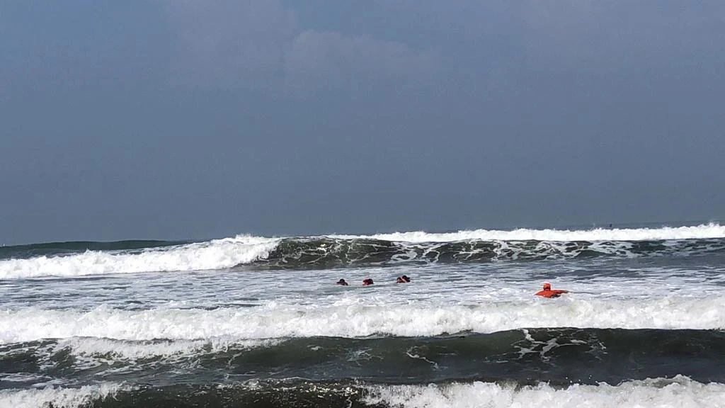 Pola Siklonik Datang, Gelombang Tinggi Menghantam Pantai Selatan Jogja