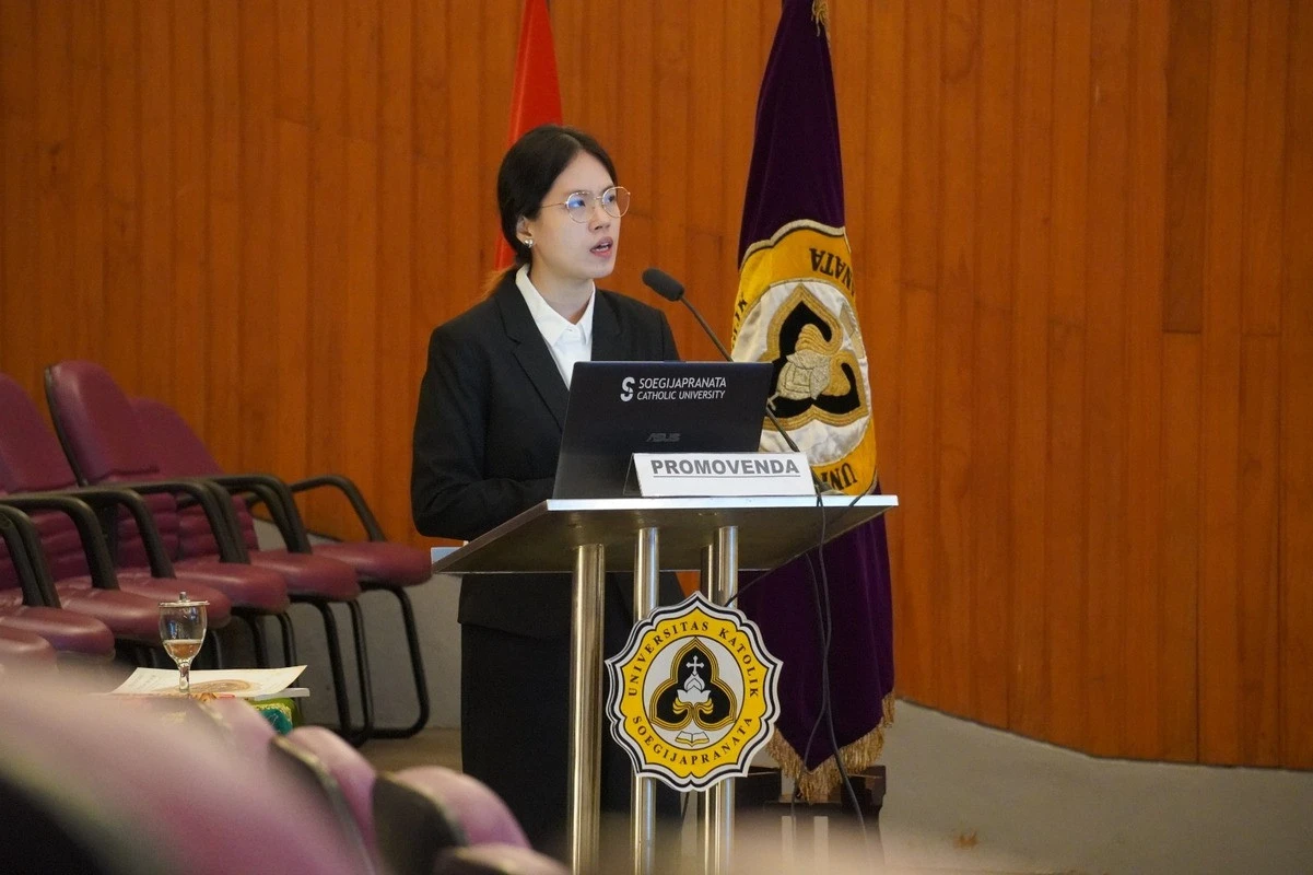 Menanam Kesadaran di Atas Kota: Ketika Estetika Bertemu Ekologi dalam Disertasi Cindy
