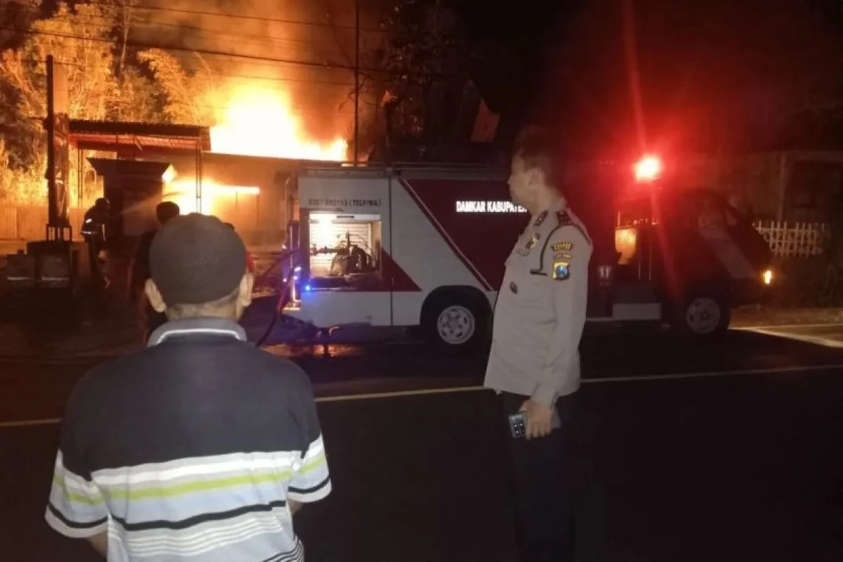 Kios Pertamini di Pacitan Kebakaran, Warga Luka Bakar, 5 Kambing Hangus