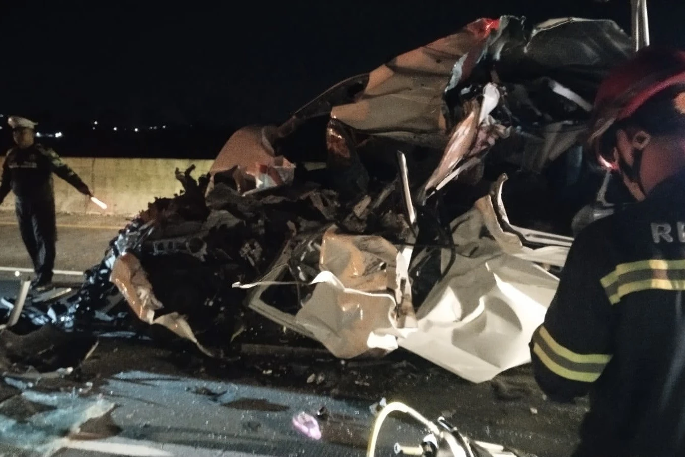 Microbus Tabrak Truk di Tol Pandaan-Malang, 3 Penumpang Tewas