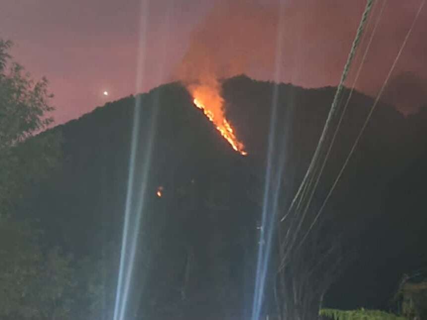 Breaking News: Gunung Telomoyo Kabupaten Semarang Kebakaran