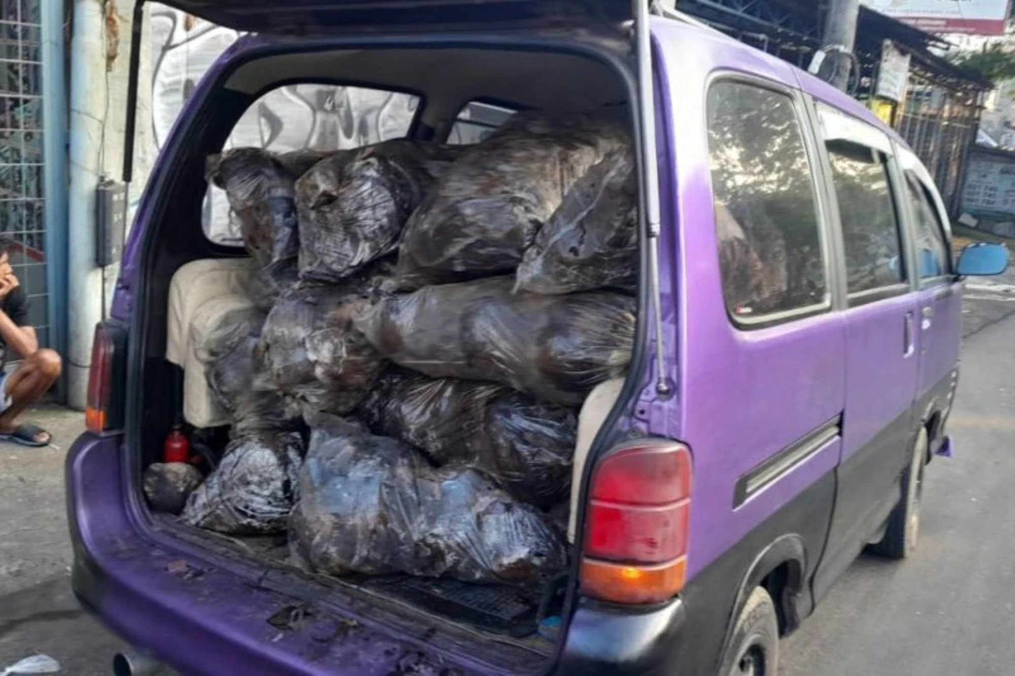 Sampah Sebanyak Satu Mobil Mau Dibuang di Jalanan Tangerang