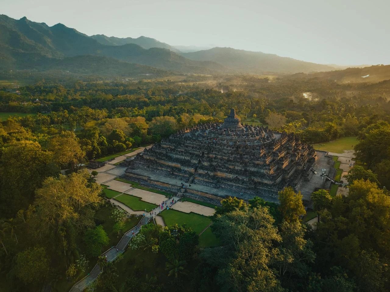 Candi Borobudur: Warisan Budaya & Destinasi Spiritualitas Dunia yang Inklusif