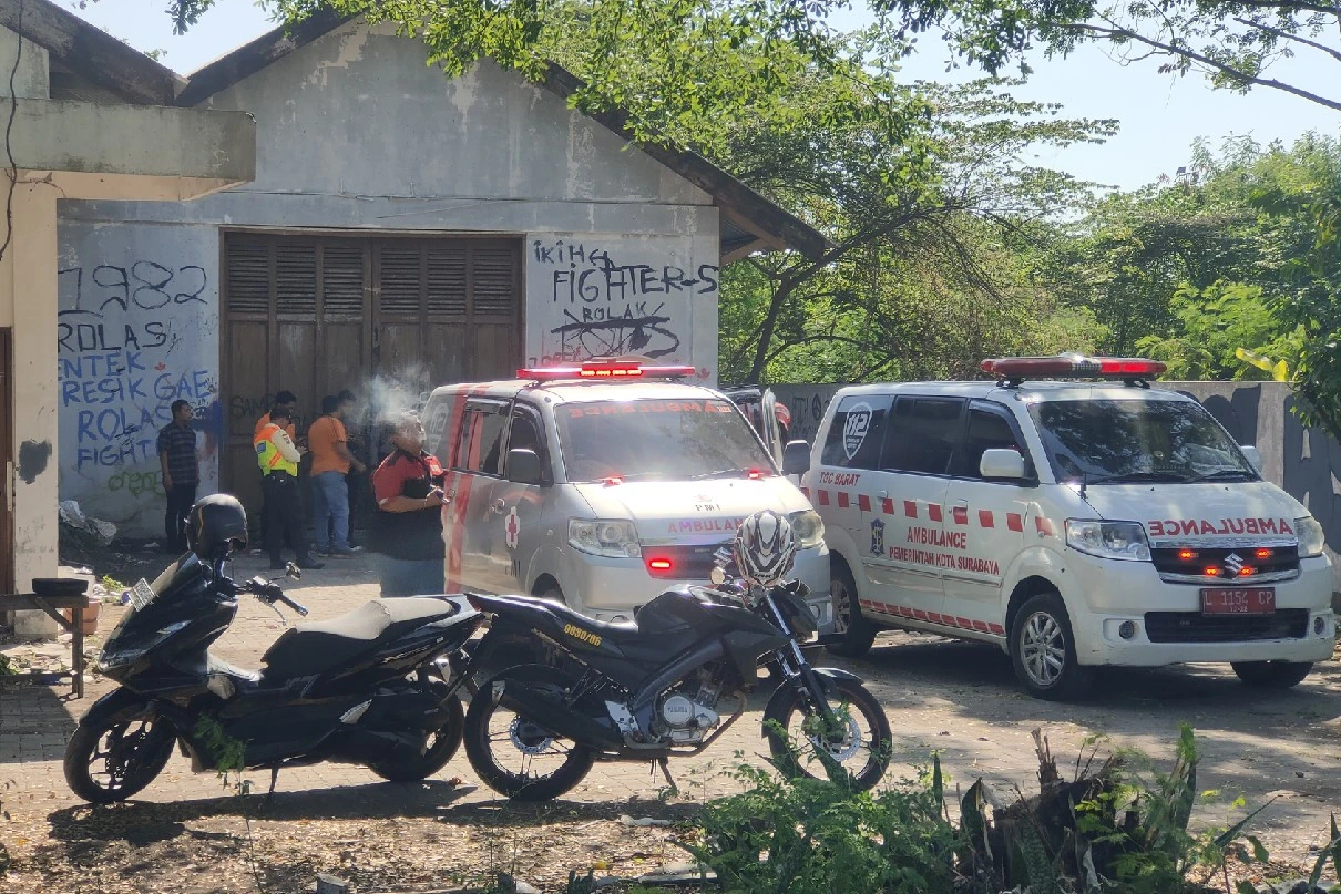 Lansia Tanpa Identitas Tewas Tersambar Kereta Api di Benowo