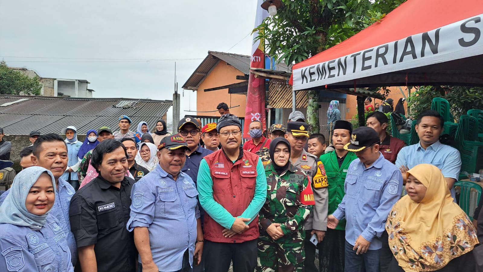 Datang ke Bogor, Mensos dan Komeng Ajak Warga Bersihkan Sungai Cikole