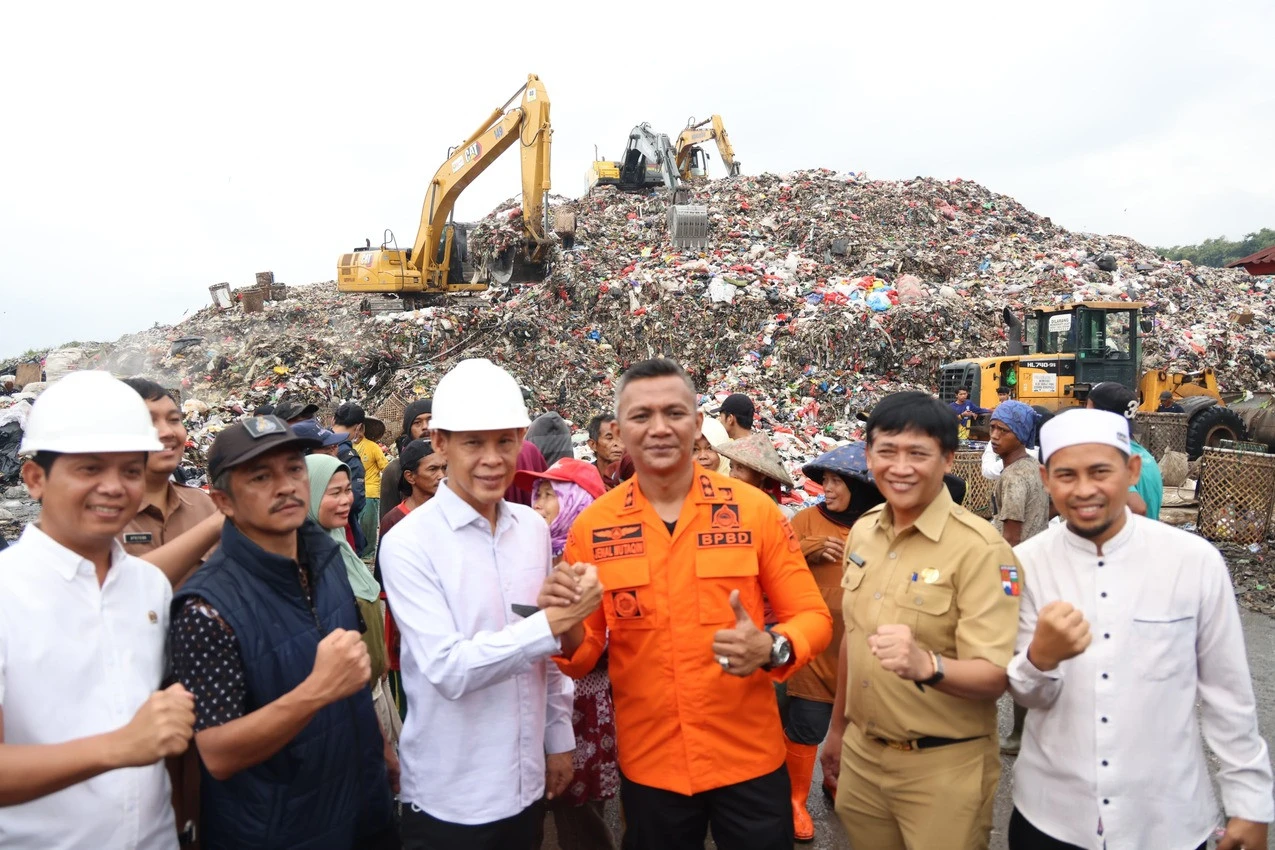 Jaro Ade dan Jenal Mutaqin Kompak Tinjau TPA Galuga Bogor
