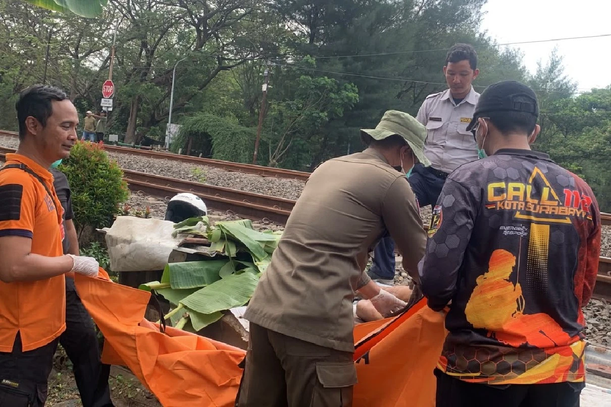 Lansia 72 Tahun Tewas Tertemper Kereta Api di Pakal Surabaya