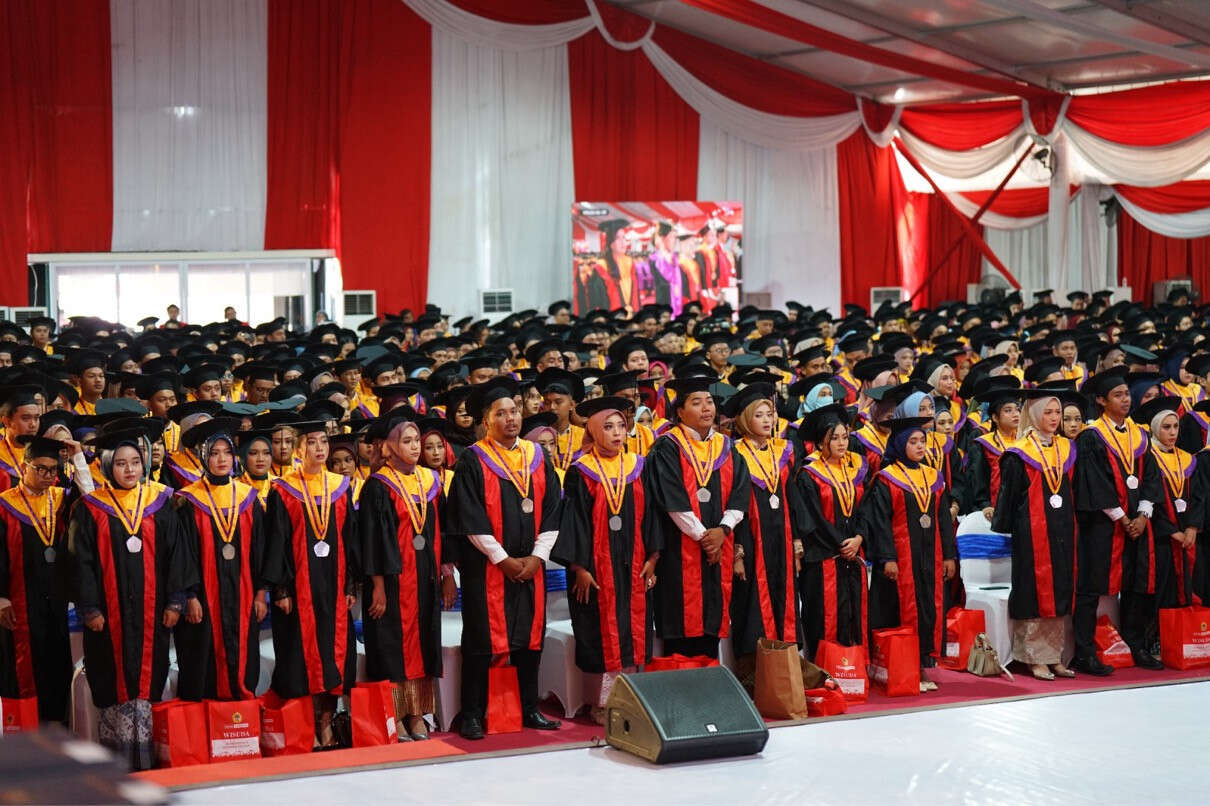 Untag Surabaya Wisuda 1.818 Mahasiswa, Lahirkan Patriot untuk Indonesia Emas