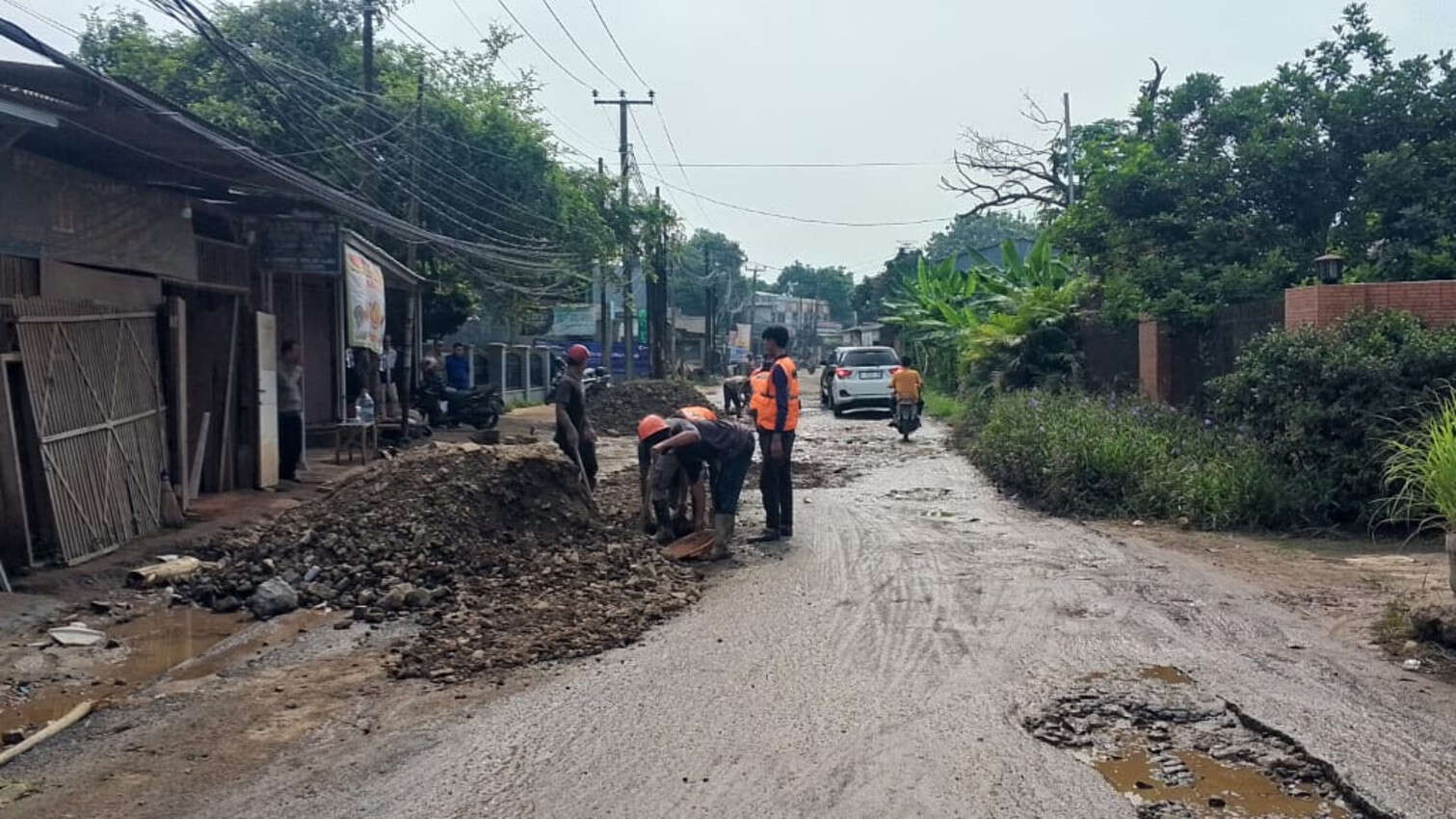 Pemkab Cianjur Fokus Tuntaskan Perbaikan 7 Jalan Rusak Akibat Bencana