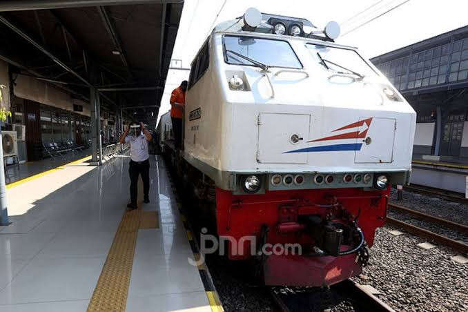 Setelah 10 Jam Perbaikan, Jalur KA Semarang-Surabaya Kembali Beroperasi