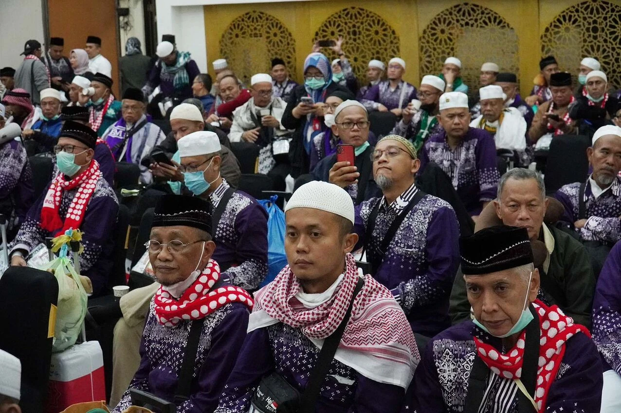Pesan Mendalam Aep Syaepuloh untuk 2.086 Calhaj Karawang
