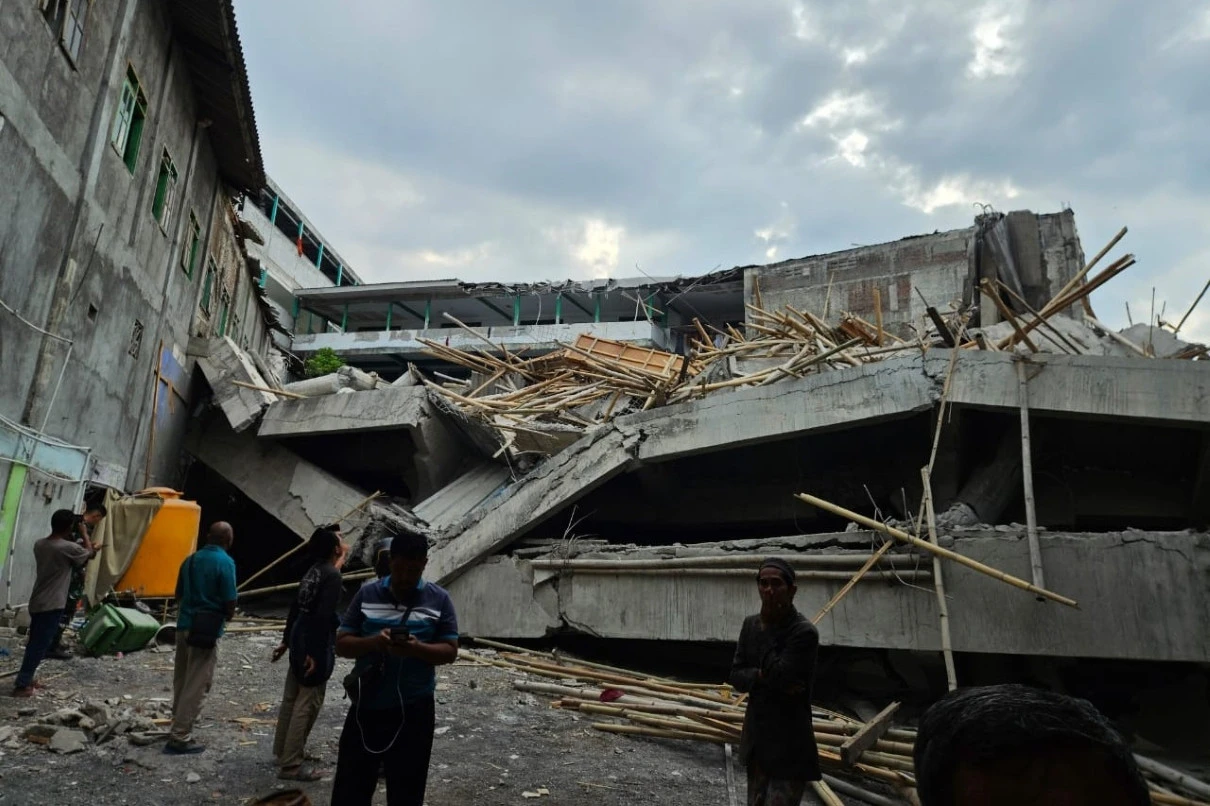 Soal Tradisi Santri Cor Bangunan Ponpes, Bupati Subandi Bakal Lakukan Evaluasi