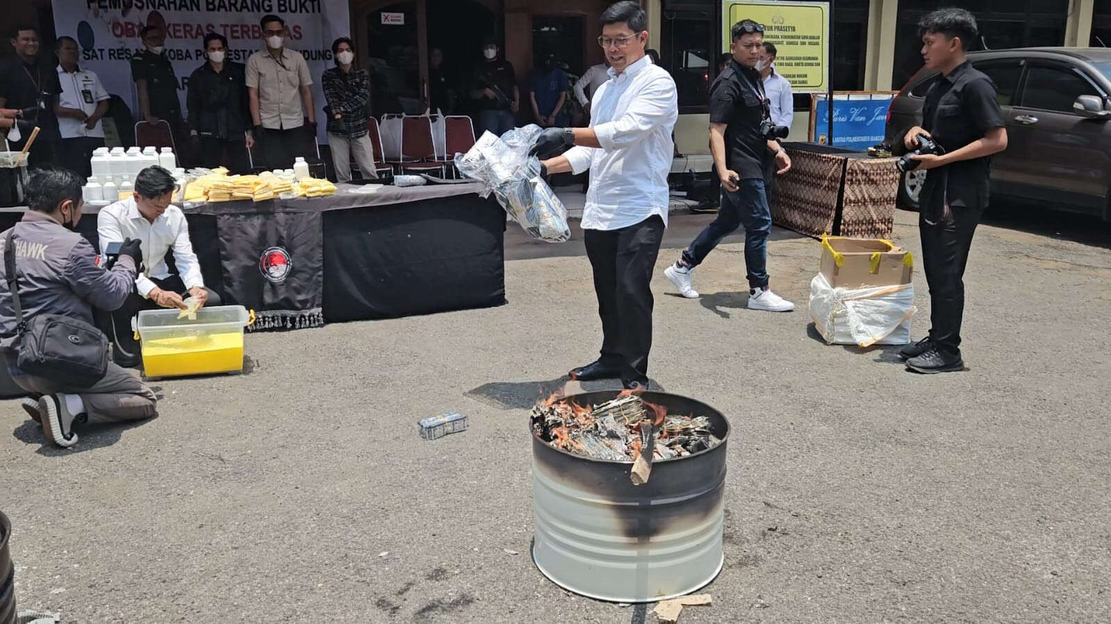 Polisi Musnahkan Ratusan Ribu Obat Keras Terbatas di Bandung