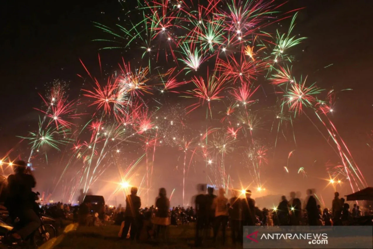 Warga Bandung Protes Bunyi Kembang Api Hampir 1 Jam di Area Pussenif