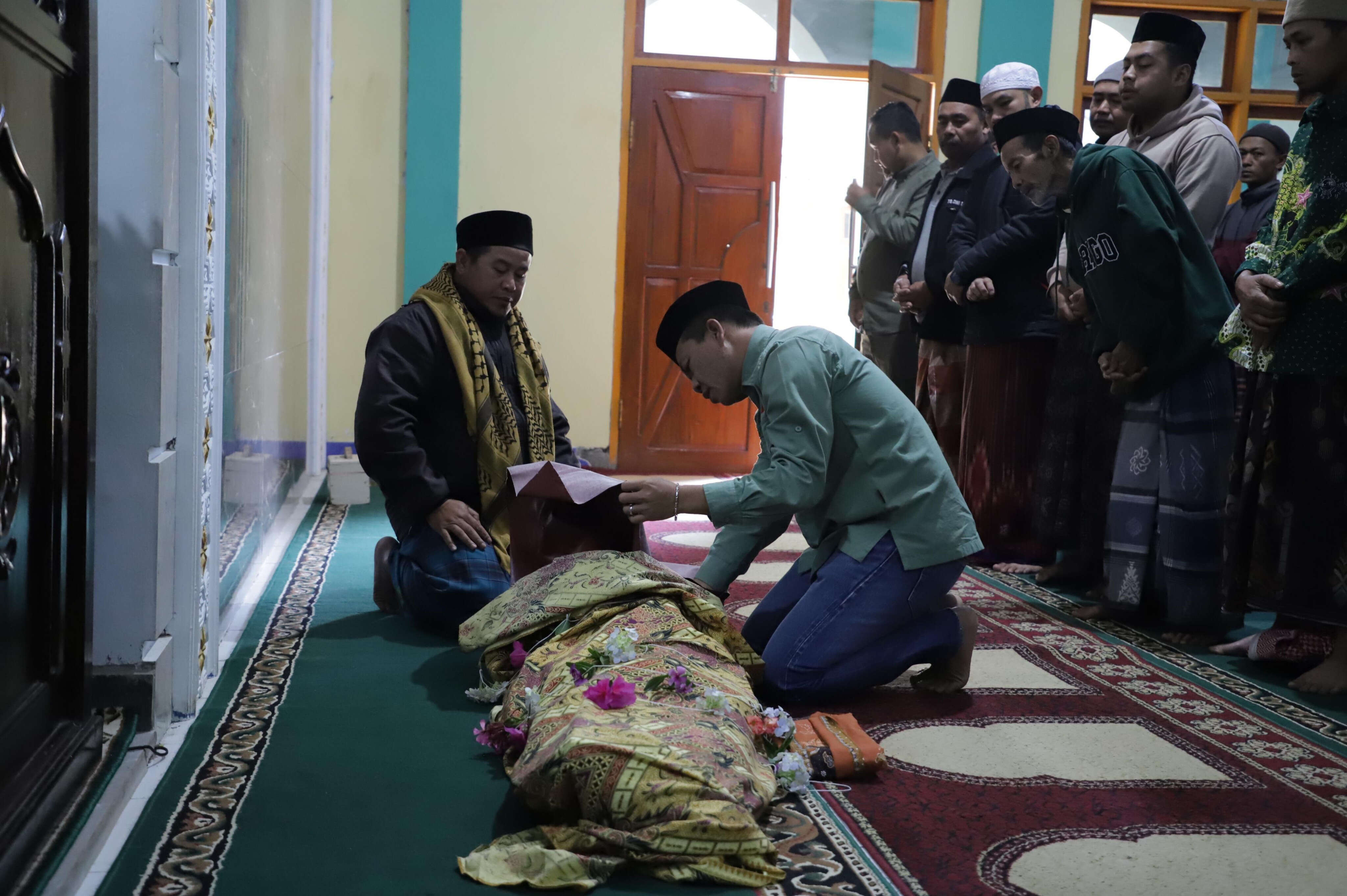 Tertimpa Reruntuhan Gempa di Bandung, 1 Anak Meninggal Dunia