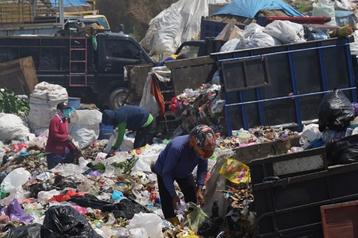 TPA Ilegal di Perbatasan Semarang–Demak Ditutup, Warga Dilarang Buang Sampah Sembarangan