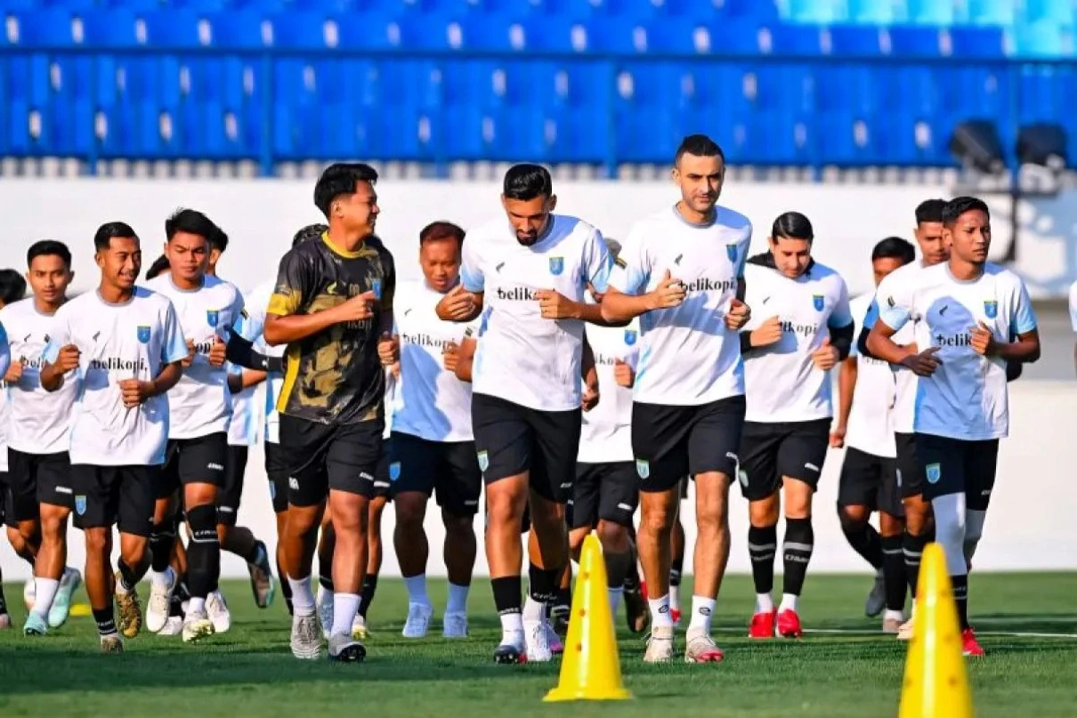 Persela Vs Persipura: Duel Ketat di Surajaya, Kedua Tim Sama-Sama Krisis Pemain