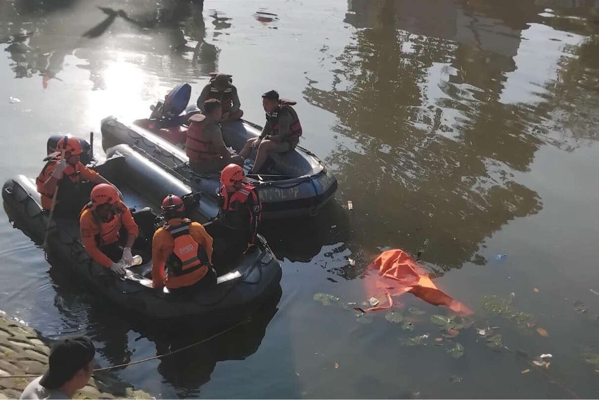 Detik-Detik Penemuan Mayat Mr X Tanpa Busana di Sungai Kalimas, Jasad Sempat Hanyut