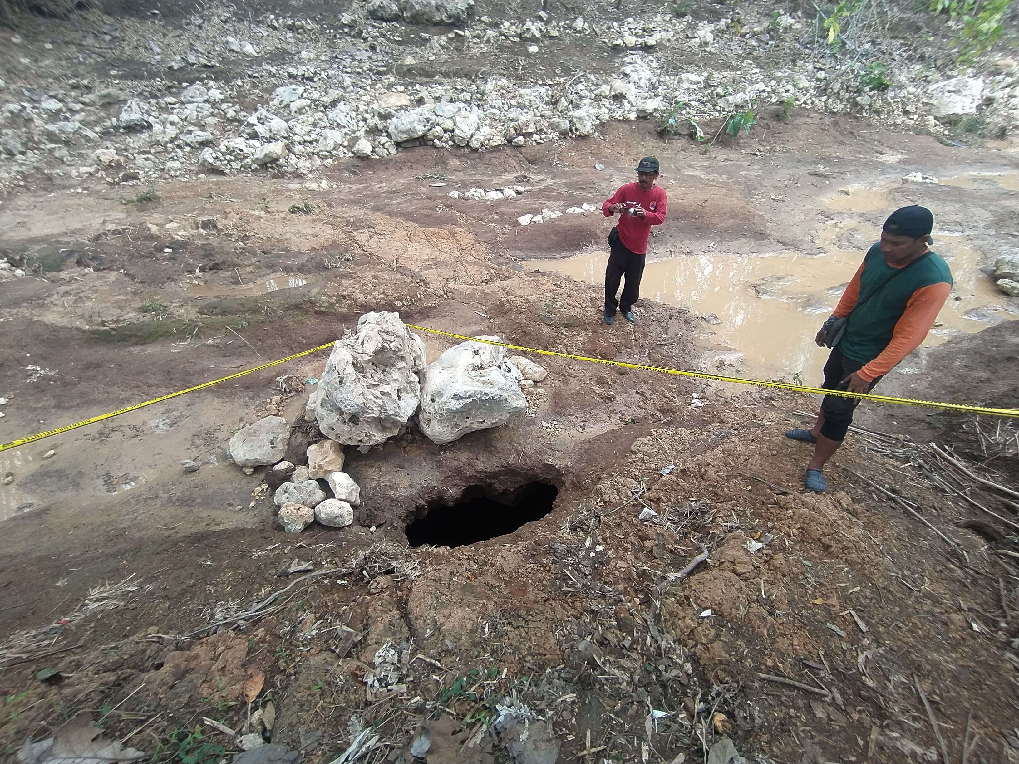 Lubang Misterius Ditemukan di Sungai Kalisat Tenggong Blitar