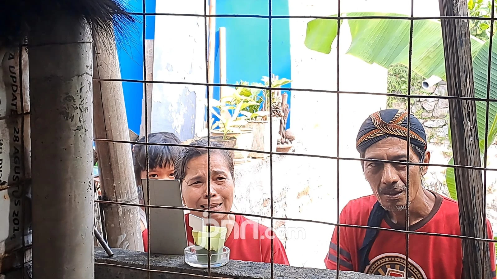 Mediasi Konflik Lahan Buntu, Siswi SD di Semarang ke Sekolah Masih Menyusuri Sungai