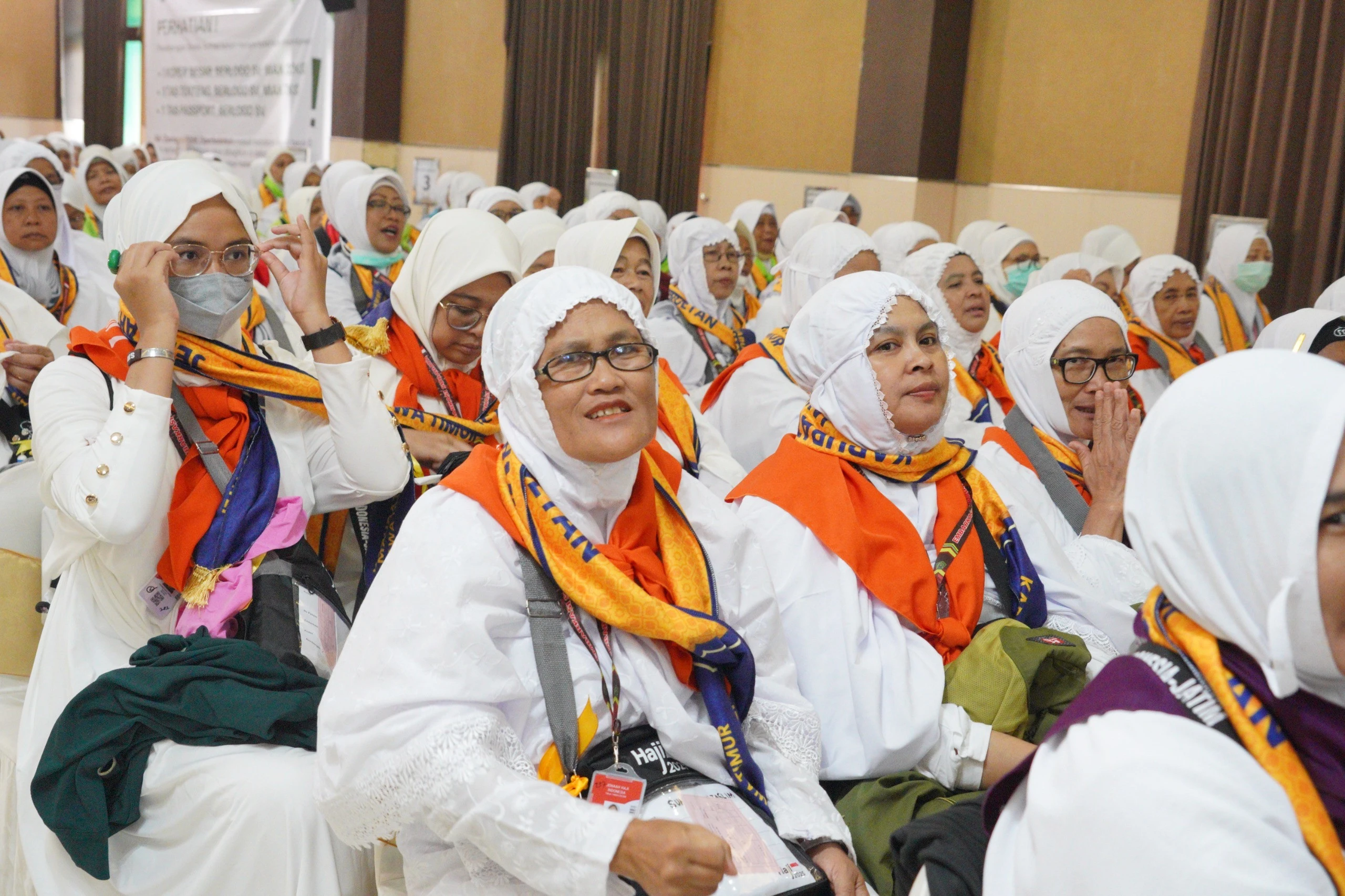 JCH Gelombang Kedua Langsung Kenakan Ihram Saat Masuk Asrama Haji Surabaya